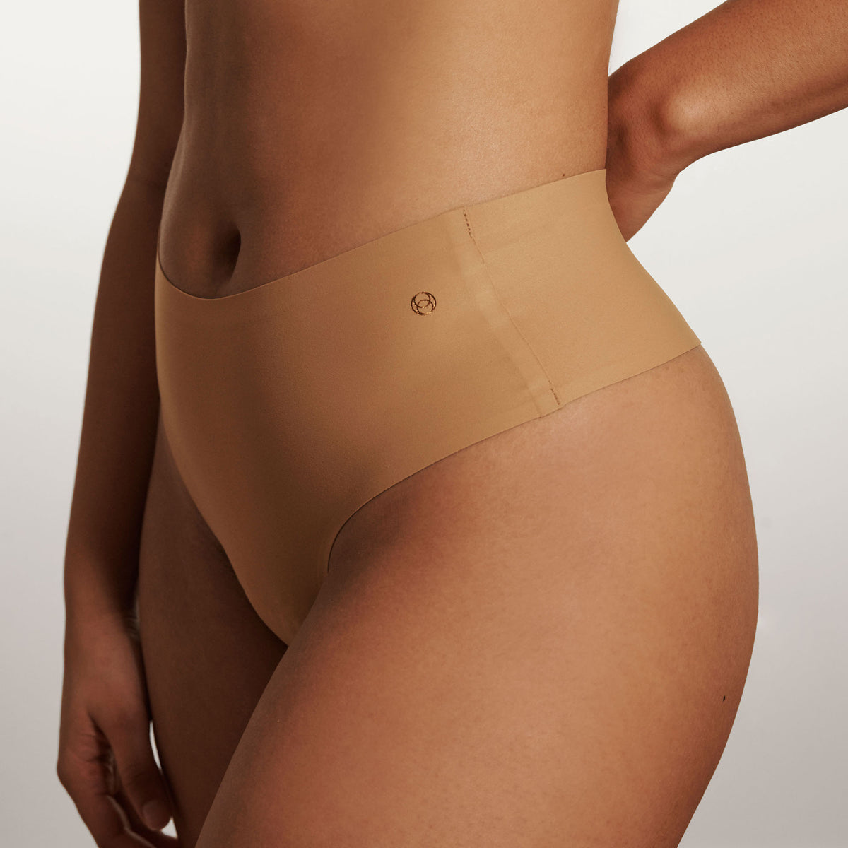 EVELYN BOBBIE HIGH-WAISTED seamfree THONG 